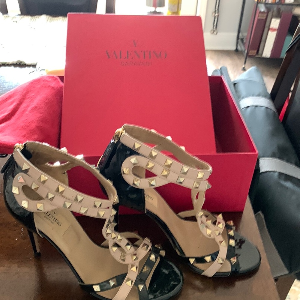 Selling size 9 ladies heels